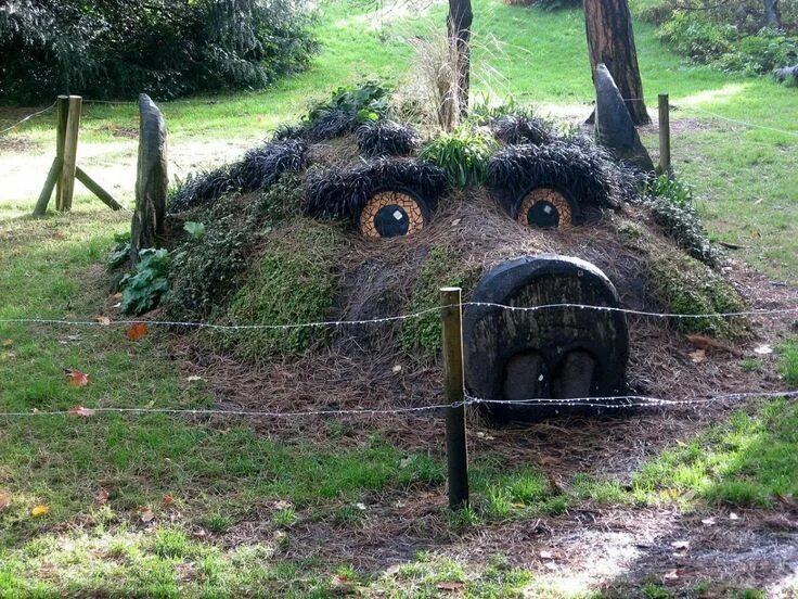 Прикольная дача своими руками Отдам дачный юмор в хорошие руки! Halloween outdoor decoration, Outdoor hallowee