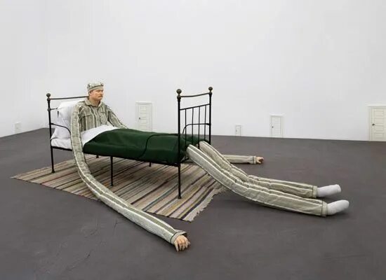 Прикольная кровать фото men in bed by danish artist peter land Unique bedroom design, Bed design, Weird 