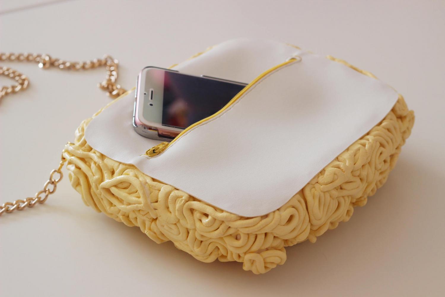 Прикольная сумочка Would You Carry Around A Ramen Noodle Handbag? Because Yes, It Exists