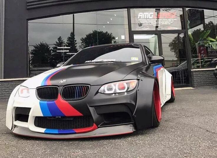 Прикольное фото бмв BMW E92 M3 white black ///M stripe deep dish widebody slammed Bmw cars, Bmw, Bmw