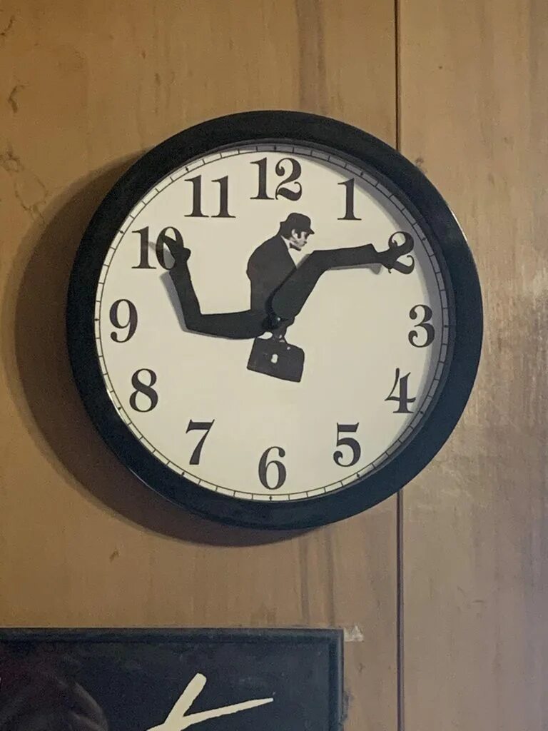 Прикольное фото часы Silly walks clock - Album on Imgur