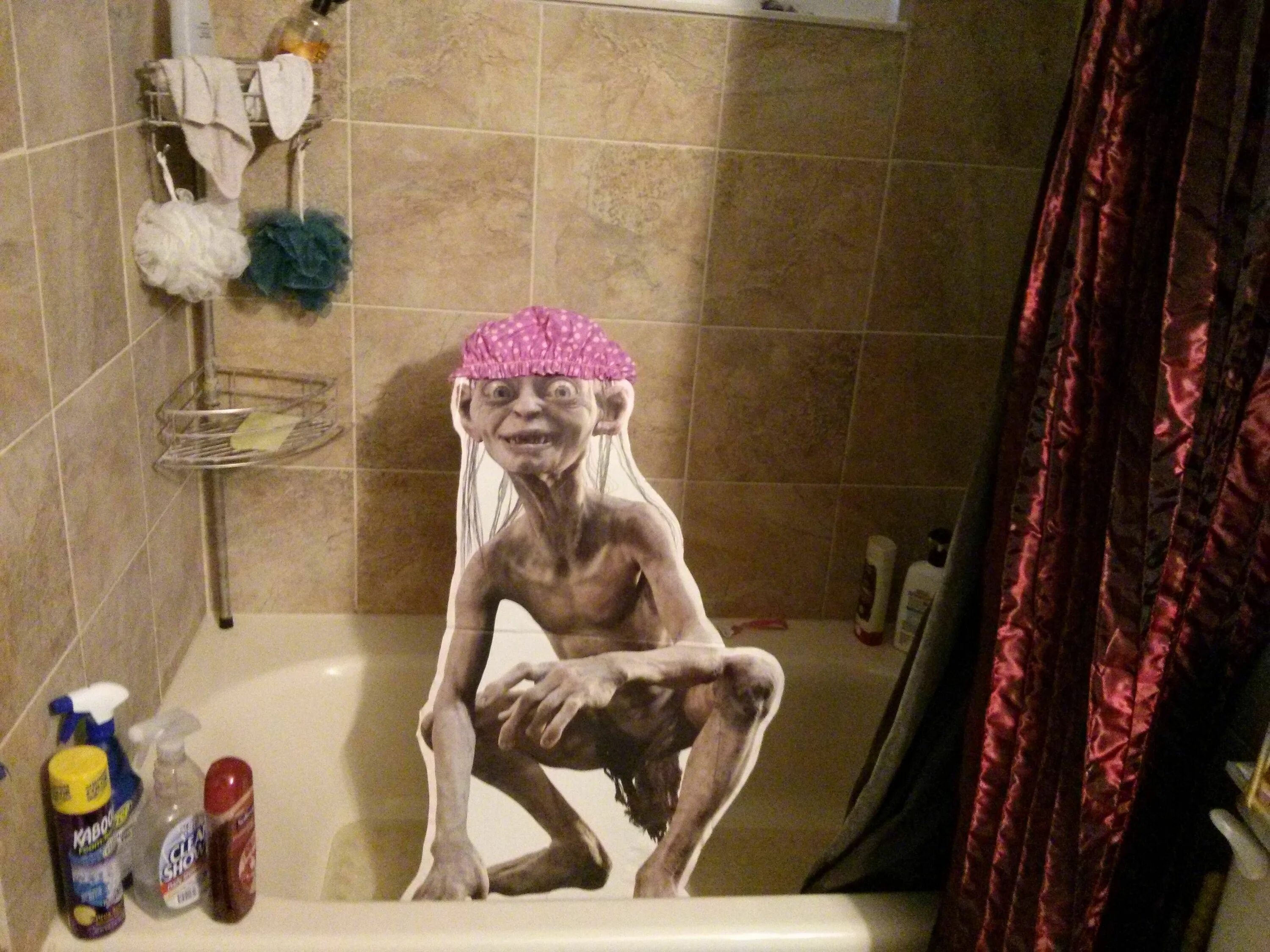 Прикольное фото в ванной I found a Smeagol cutout at a flea market. I live with two other people. Let the