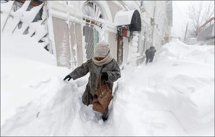 Прикольное фото зимой Six weeks of snow hits Vladivostok in two days