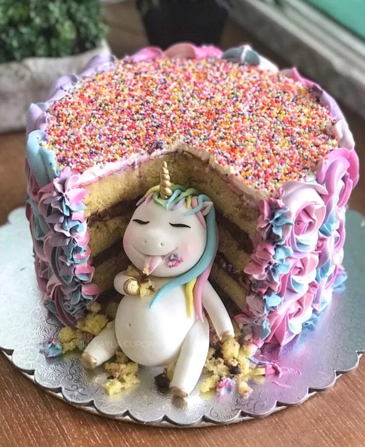 Прикольное оформление торта Hilarious fat unicorn cake Тематические торты, Оригинальные торты, Душевые торты