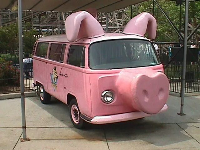 Прикольные фото автомобилей The bacon bus Car humor, Pink car, Weird cars