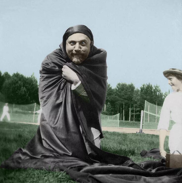 Прикольные фото николая Tsar Nicholas II clowning around with his daughters during tennis. Love it! Исто