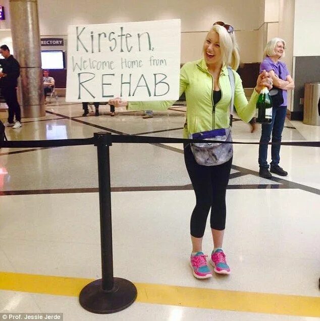 Прикольные фото в аэропорту The most amusing (and mortifying) airport greeting banners ever Funny welcome ho