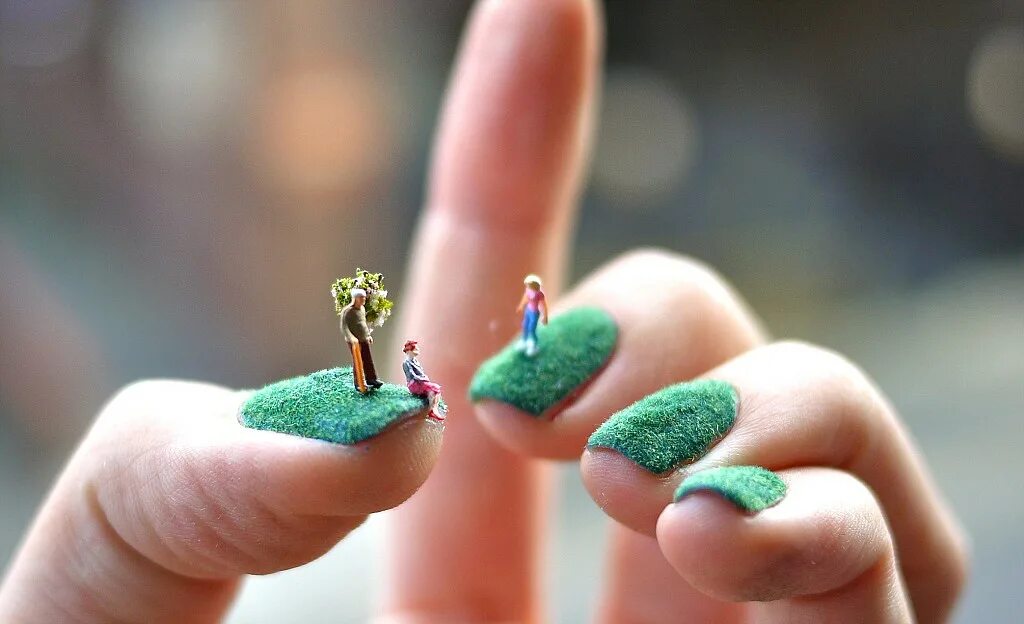 Прикольные идеи для маникюра It's a small world after all! Amazing miniscule art works depict tiny detailed w