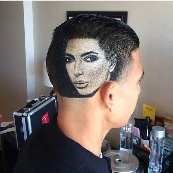 Прикольные кар прическа This Barber Shaved An Impressive Portrait Of Kim Kardashian Into A Guy's Hair Ba