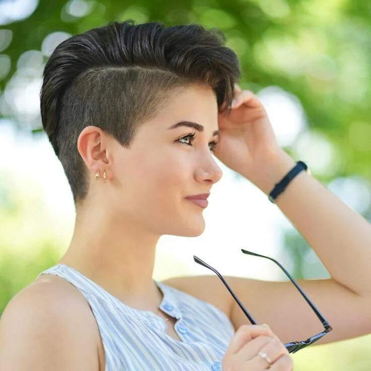 Прикольные короткие женские стрижки Expresse seu estilo com um undercut feminino: 50 ideias para ousar Modelo de pel