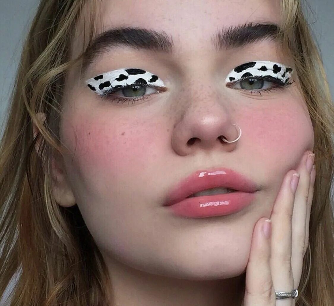 Прикольные легкие макияжи cow print eyeshadow Ideias de maquiagem, Maquiagem divertida, Tendências de maqu