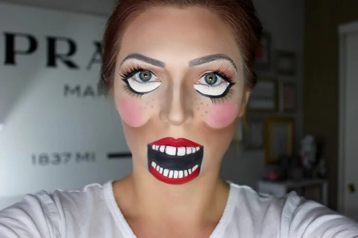 Прикольные легкие макияжи Stunning Halloween Ventriloquist Doll Makeup Look