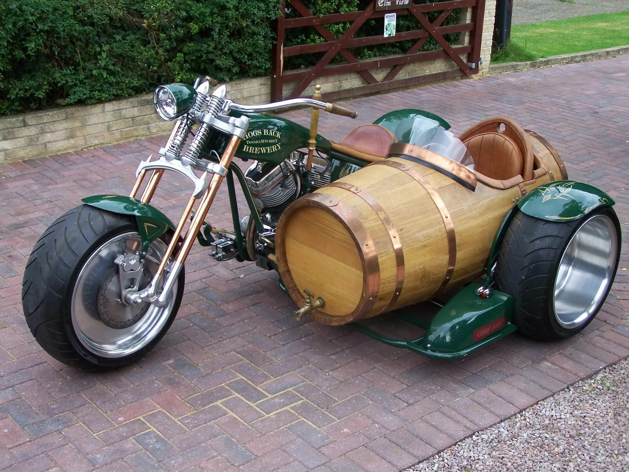 Прикольные самоделки Amazing Wine Barrel Sidecar - Gift Ideas - Creative Spotting Motorcycle sidecar,