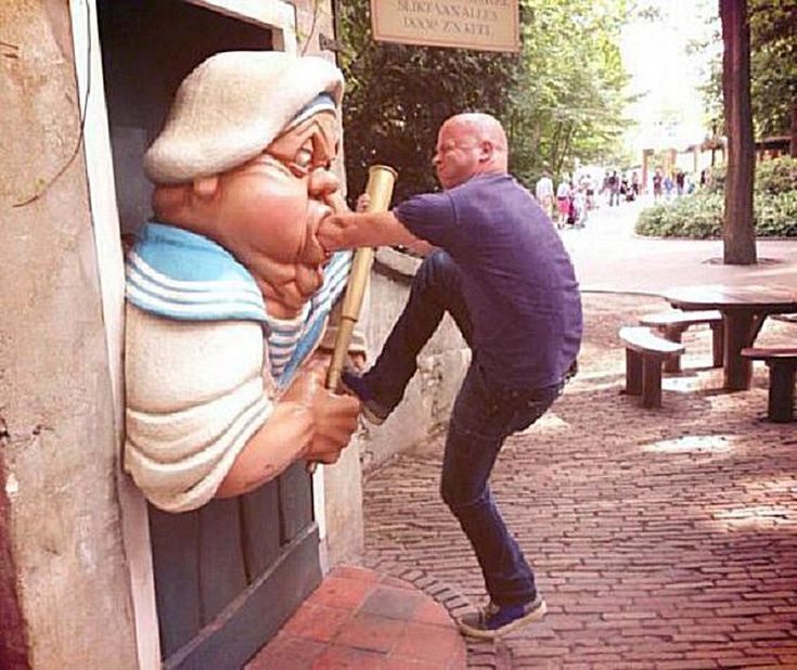 Прикольные смешные фото бесплатно 19 Funny Pictures of People Sleeping in the Weirdest Places Fun with statues, Fu