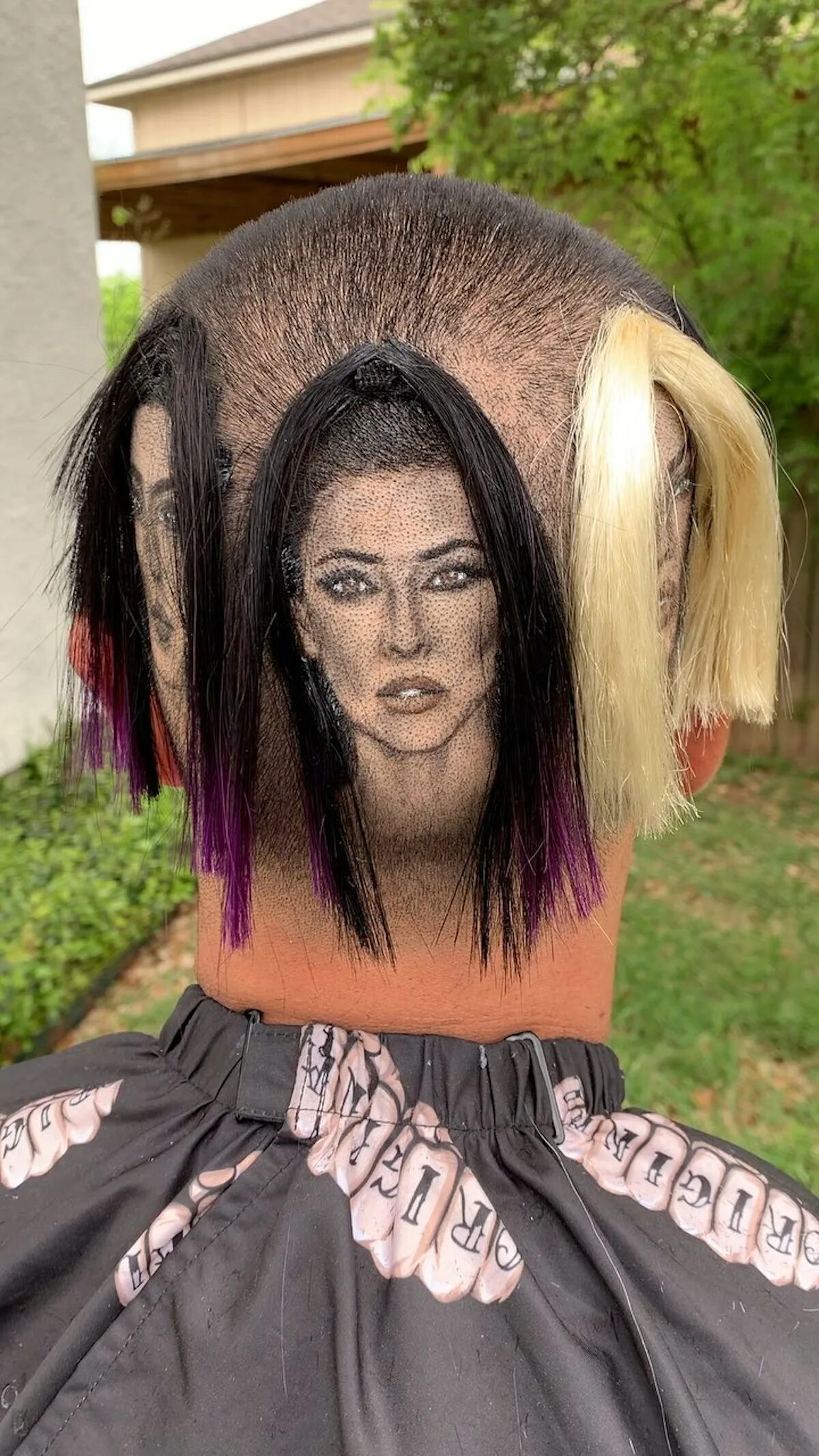 Прикольные стрижки для девушек на длинные волосы This Barber Shaved The Kardashians' Faces Into Someone's Head, Which Is Both Imp