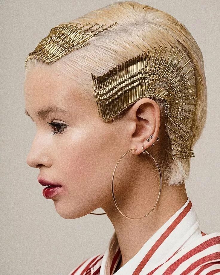 Прикольные стрижки для девушек на средние волосы Bobby Pins as Hair Accessories Hair earrings, Artistic hair, Hair art