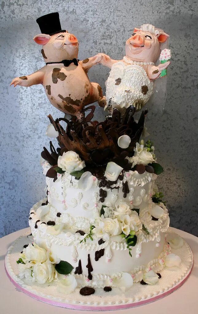 Прикольные торты на свадьбу фото Pig Pen Wedding Unusual wedding cakes, Pig cake, Unique wedding cakes