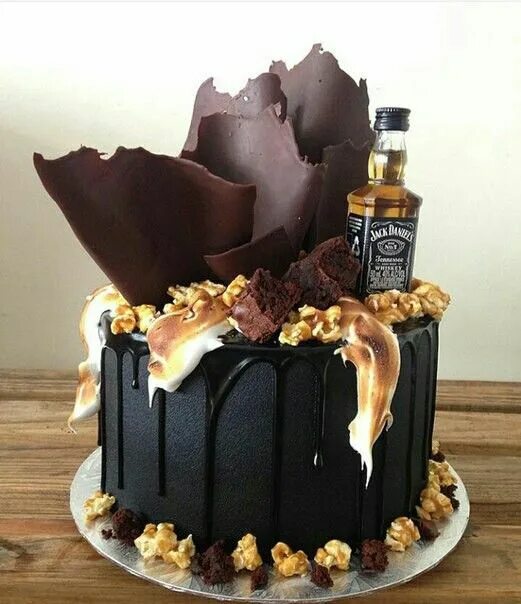 Прикольный декор торта для мужчины Birthday Cake for Boyfriend with Chocolate Frosting and Caramel