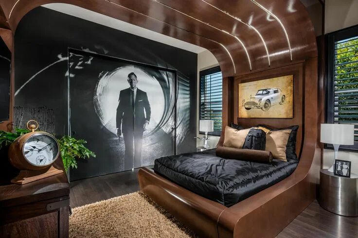 Прикольный интерьер комнаты A Golden Eye for Style! Enjoy this wonderfully themed bedroom fit for any advent