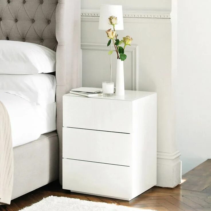 Прикроватные тумбы для спальни фото Carlton Glass Bedside Table Bedroom Furniture The White Company Bedroom bedside 