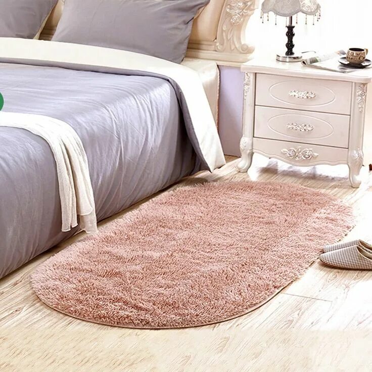 Прикроватный коврик в интерьере спальни Home Bedside Floor Rug Simple Solid Washable Soft Oval Shaped Door Mat - Floor r