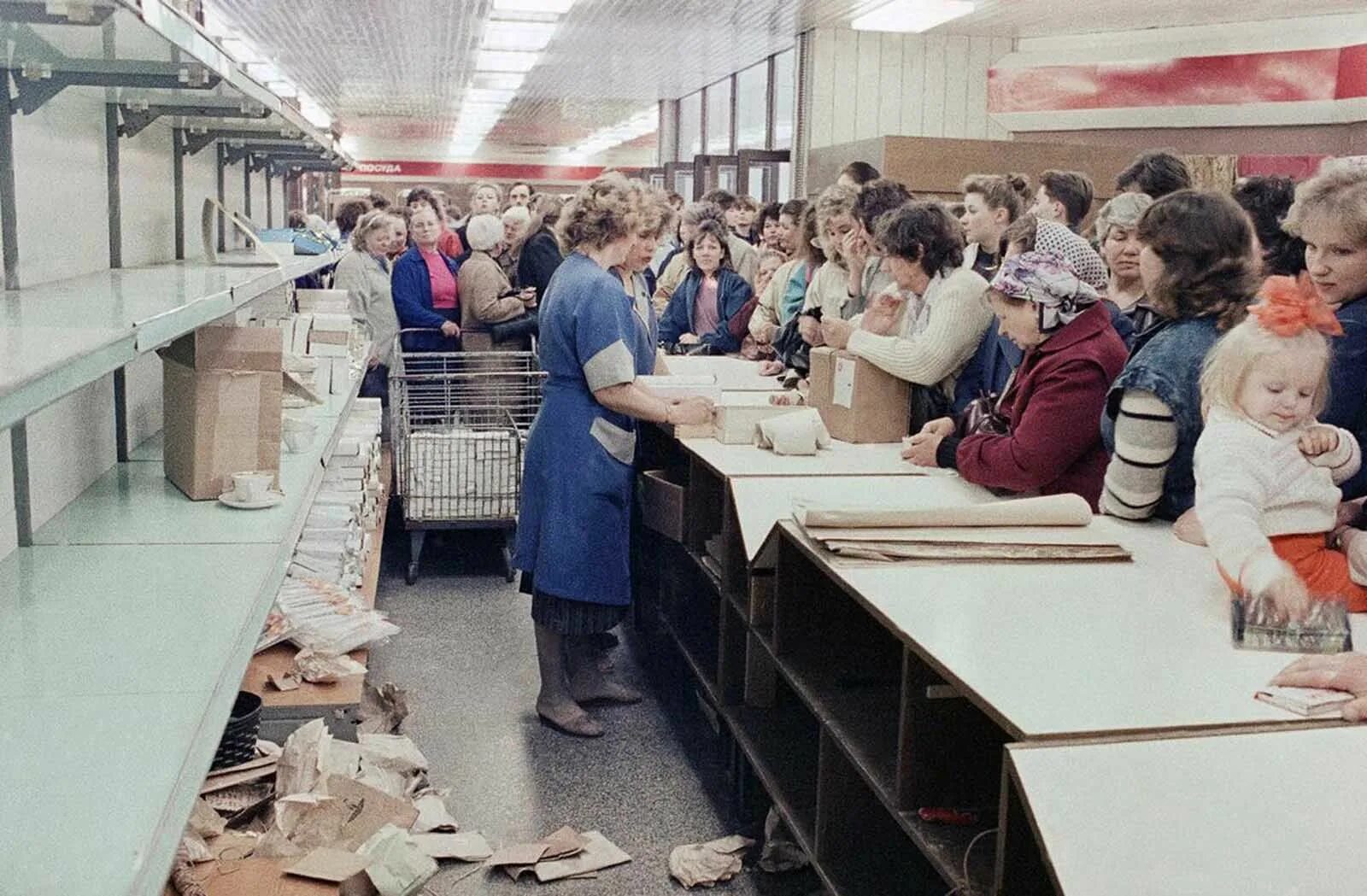 Прилавки магазинов в 90 годах фото The Fall of the Soviet Union in rare pictures, 1991 - Rare Historical Photos