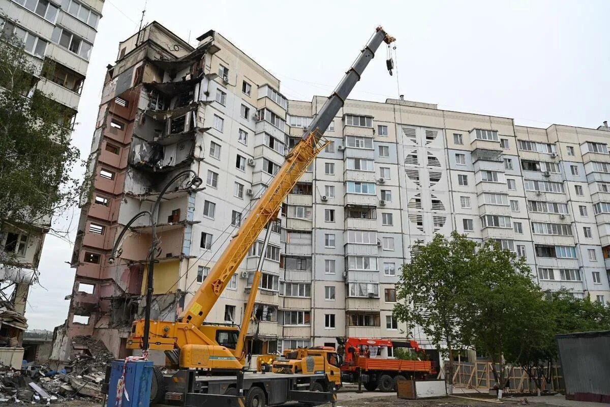 Прилеты белгород ул высоцкого 2 б фото В Белгороде восстанавливают инженерные коммуникации в доме на Щорса - МК Белгоро