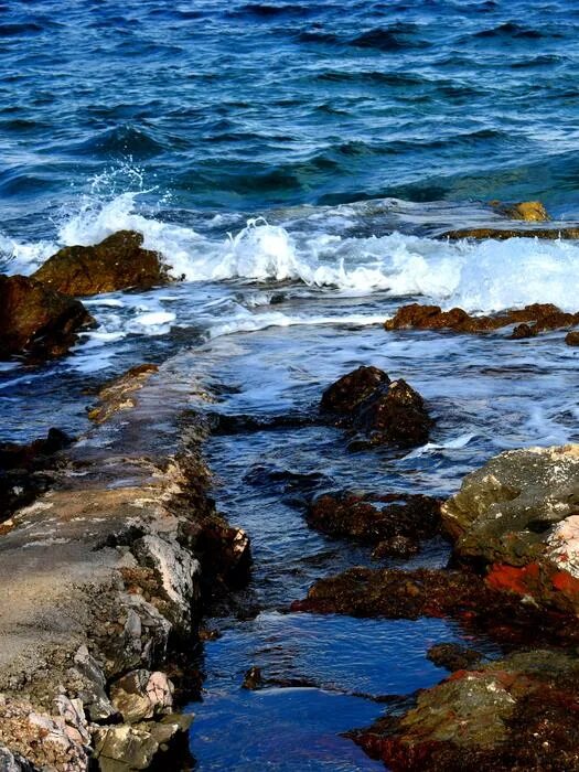 Прилив фото моря Sea waves on the rocks on the coast free image download