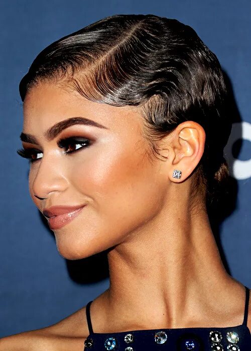 Прилизанная короткая прическа Daily Zendaya Finger wave hair, Finger waves short hair, Hair waves