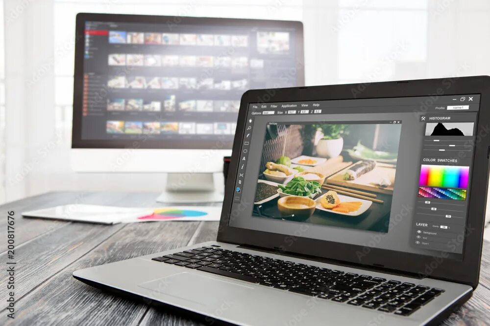 Приложение для фото на ноутбук Photographers computer with photo edit programs. фотография Stock Adobe Stock