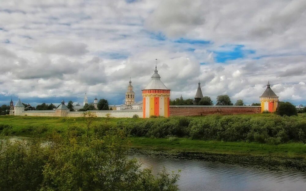 Прилуцкий монастырь фото В Спасо-Прилуцком монастыре Вологды открылась фотовыставка "Спасо-Прилуцкий Дими