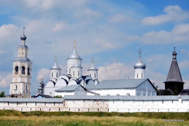 Прилуцкий монастырь фото Некрополь Спасо-Прилуцкого мужского монастыря в Вологде