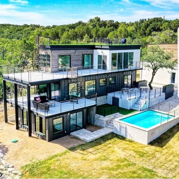 Пример альтернативного дома Shipping Container Homes on Instagram: "This huge shipping container home in L. 