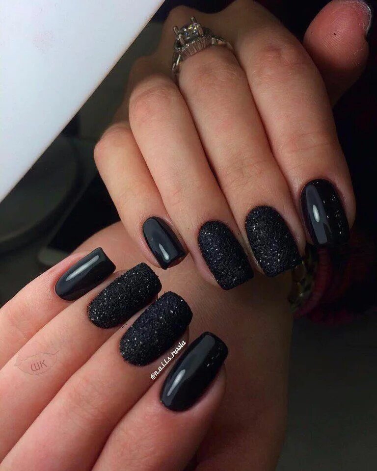 Пример черного маникюра Pin tillagd av ЮЮ4443 på Nail Gelnaglar, Manikyr, Svarta naglar med glitter