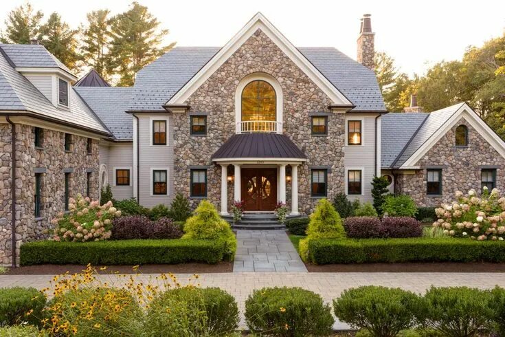 Пример дом сайт Curb Appeal 2018 HGTV Ultimate Outdoor Awards HGTV Traditional home exteriors, P