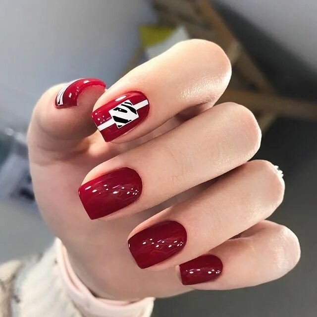 Пример маникюра красный Маникюр Воронеж Гель лак on Instagram: "Zebra&Red Nails, Red nails, Nail photos