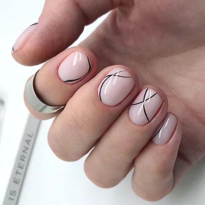 Пример маникюра на короткие ногти 2024 Rock The Round Nails: Shape and Designs for 2024 Round nails, Maroon nails, Roun