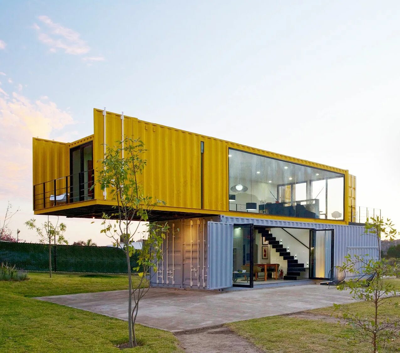 Пример проекта дома из морских контейнеров 4 Shipping Containers Prefab plus 1 for Guests Container house design, Container