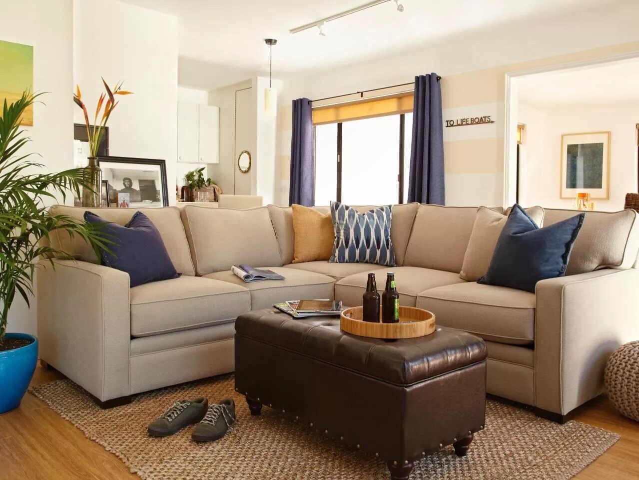 Примерить диван в интерьере онлайн бесплатно Neutral Living Room With Indigo Accents Coastal living rooms, Brown living room,