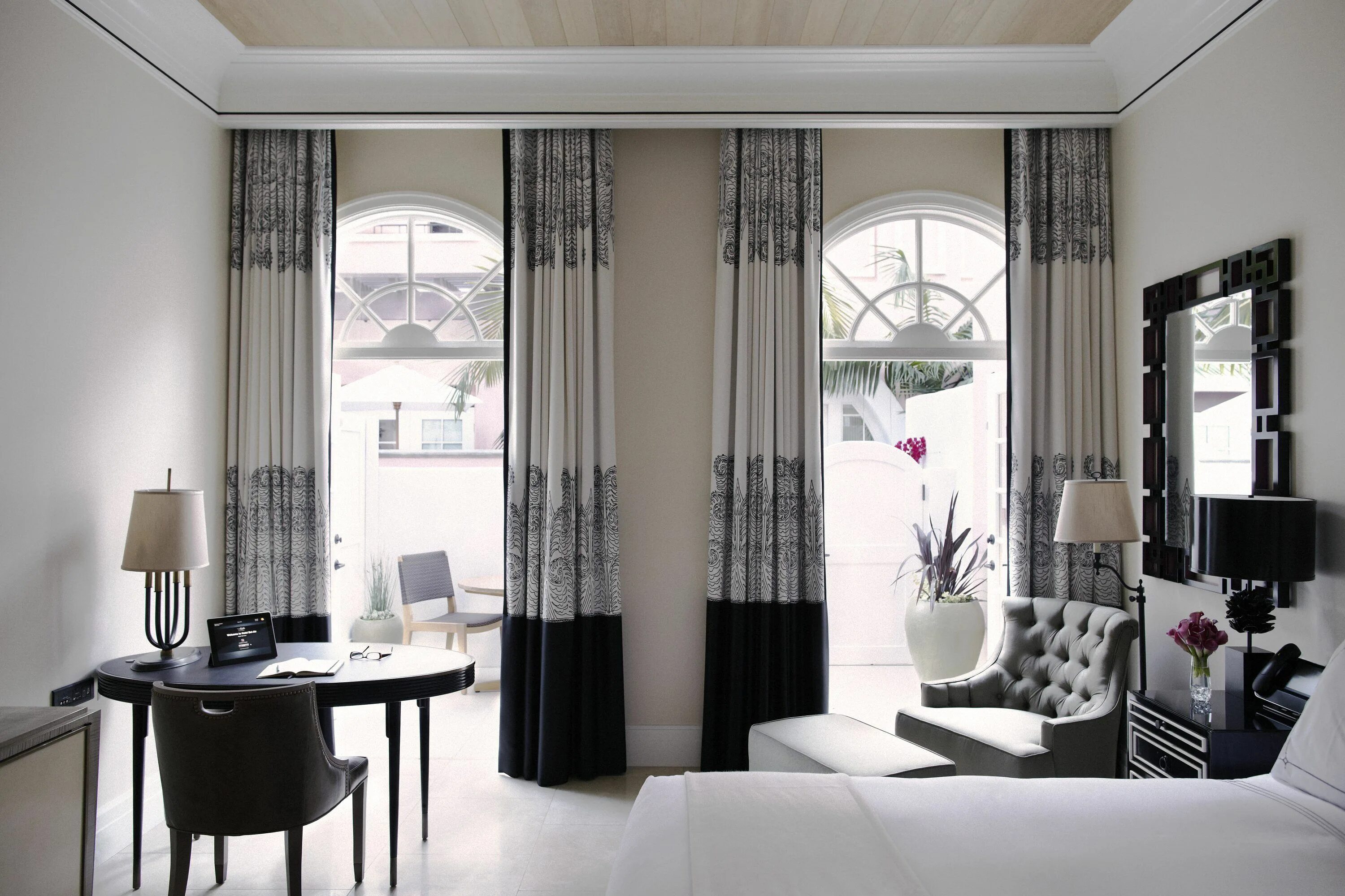 Примерить шторы в интерьере онлайн Curtains (in a different color) Hotel room design, Hotel bel air, Interior desig