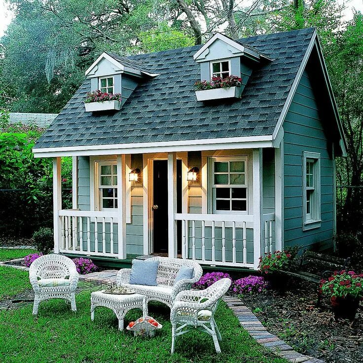 Примеры дачный домов фото 24 Adorable Playhouses You Need to See Backyard cottage, Backyard sheds, Play ho