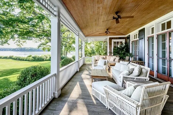 Примеры домов с террасой Homes for Sale Around the World Hamptons house, Traditional porch, Expensive hou