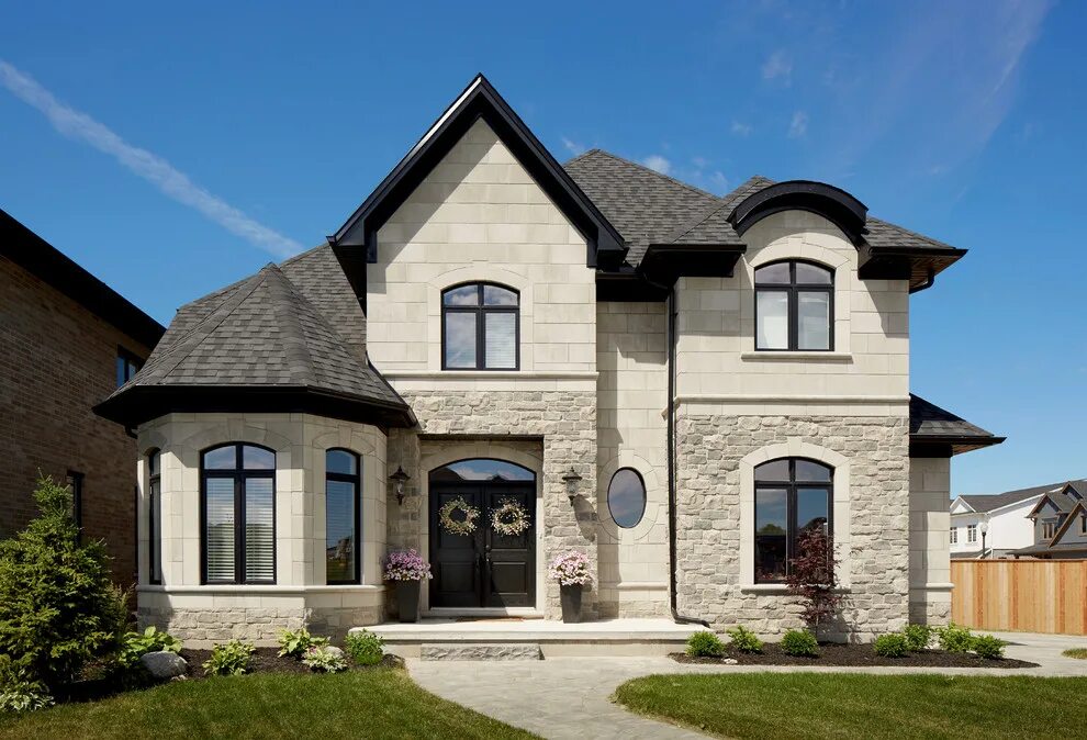 Примеры фасадов частных домов Tumbled Vintage / Mystick Grey Brick & Arriscraft Building Stone Home - Ontario 