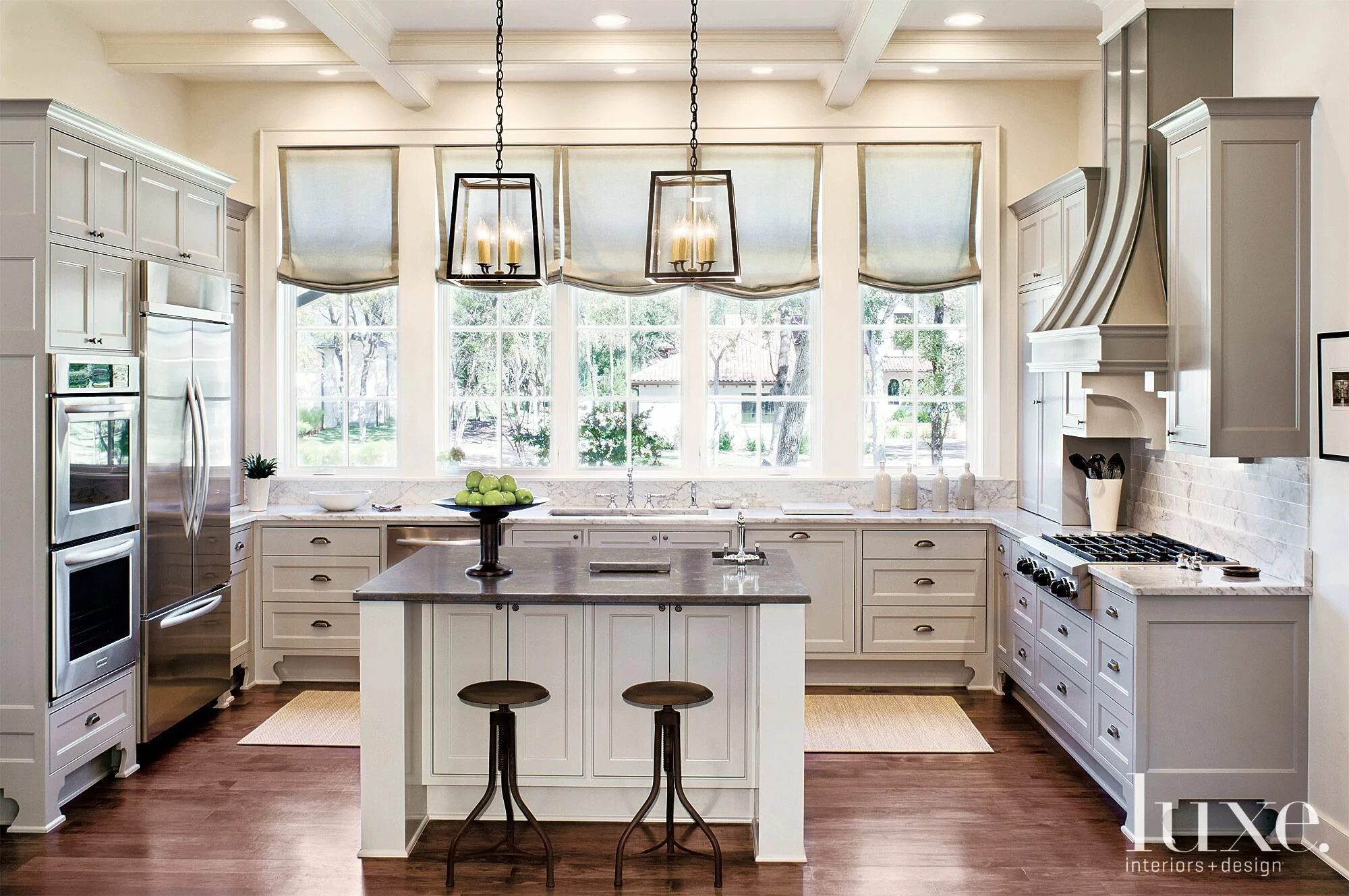 Примеры интерьера кухни фото Contemporary White Kitchen with French Windows Traditional kitchen design, Inter