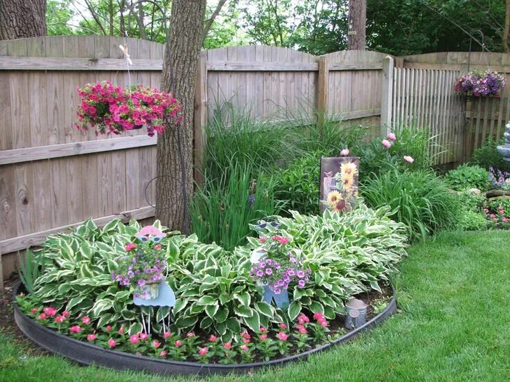 Примеры клумб фото Pin on Gardening Front yard landscaping design, Front yard landscaping, Flower b