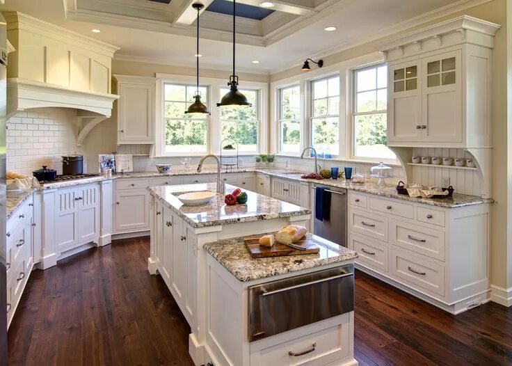 Примеры кухонь в частном доме Beach House Style Kitchen - Colonial Craft Kitchens, Inc. - Custom Cabinetry Bea