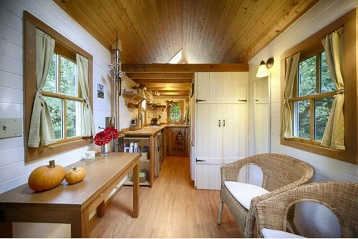 Примеры маленьких домов Pin by Rebecca Starovich on Shed Makeover Small house movement, Tiny house livin