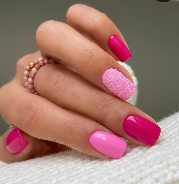 Примеры модного маникюра 2024 Stunning Barbie-inspired Gel Nails