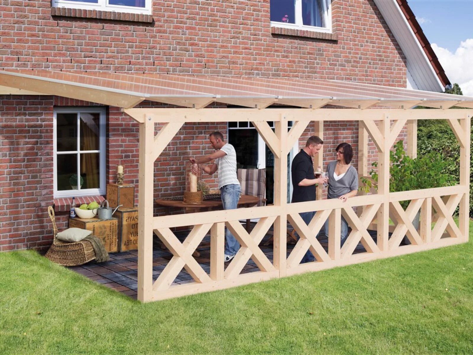 #Terrassenüberdachung mit freiem Blick von der #Terrasse in den #Garten. Aus #Al