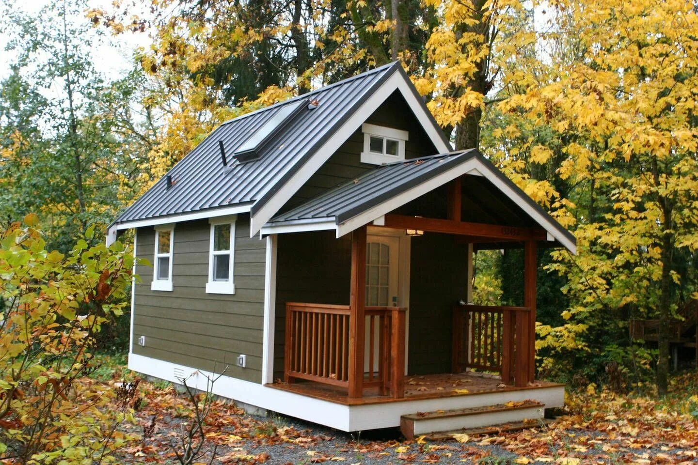 Примеры недорогих домов Tiny house under Big Leaf Maples in fall. Домики, Недвижимость, Дом